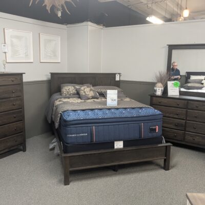 Mapleton 7 Piece Queen Bedroom Set